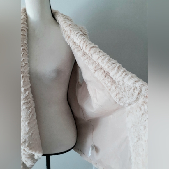 Jolt Faux Fur Vest - Picture 4 of 5